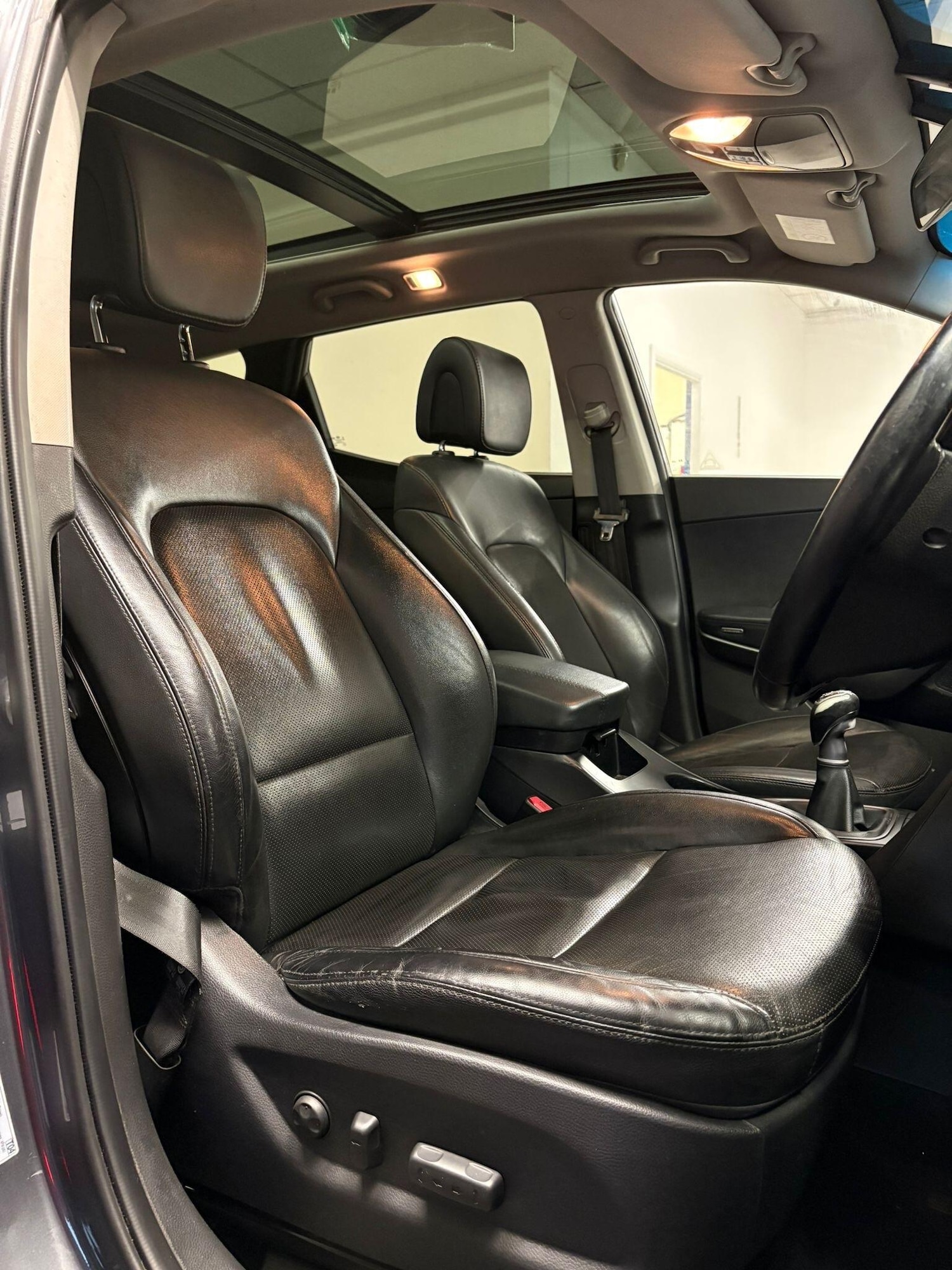 Used Hyundai Santa Fe 2015 for sale - 76623221: Photo 11