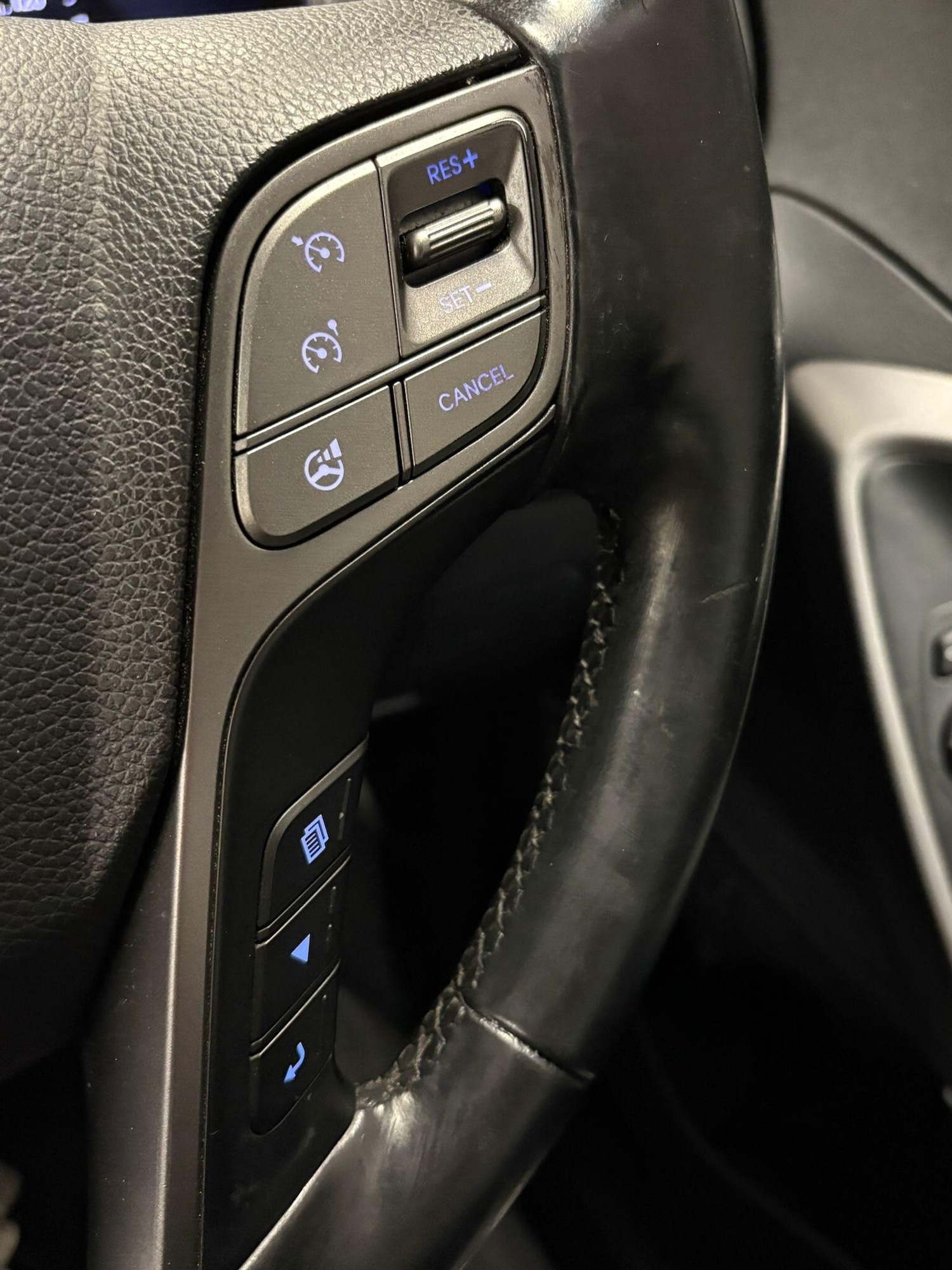 Used Hyundai Santa Fe 2015 for sale - 76623221: Photo 20