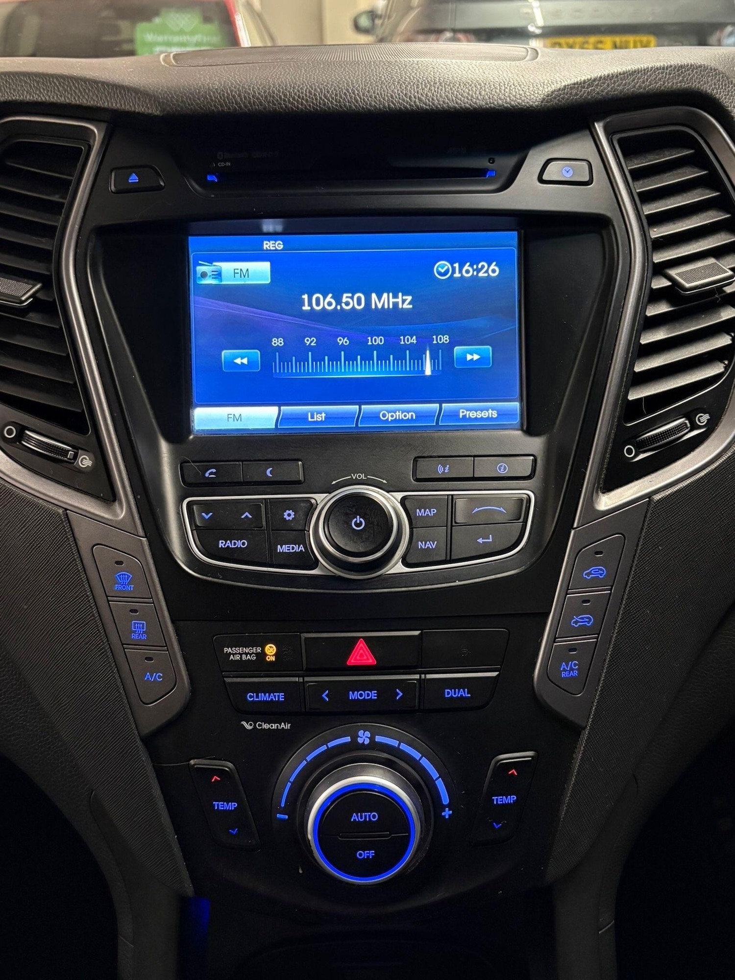 Used Hyundai Santa Fe 2015 for sale - 76623221: Photo 25