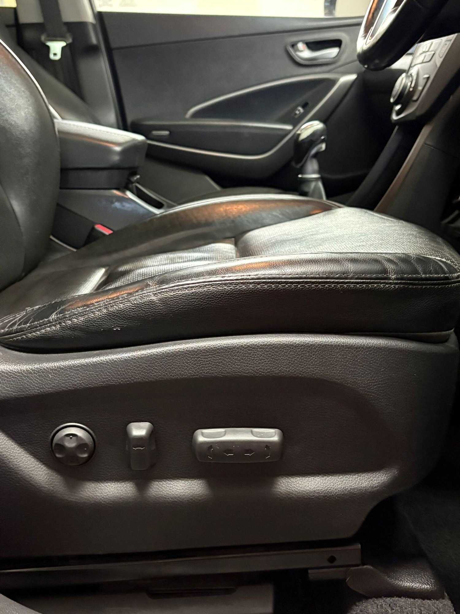 Used Hyundai Santa Fe 2015 for sale - 76623221: Photo 28