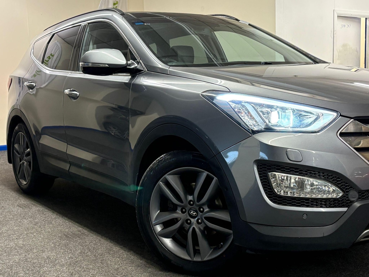 Used Hyundai Santa Fe 2015 for sale - 76623221: Photo 5