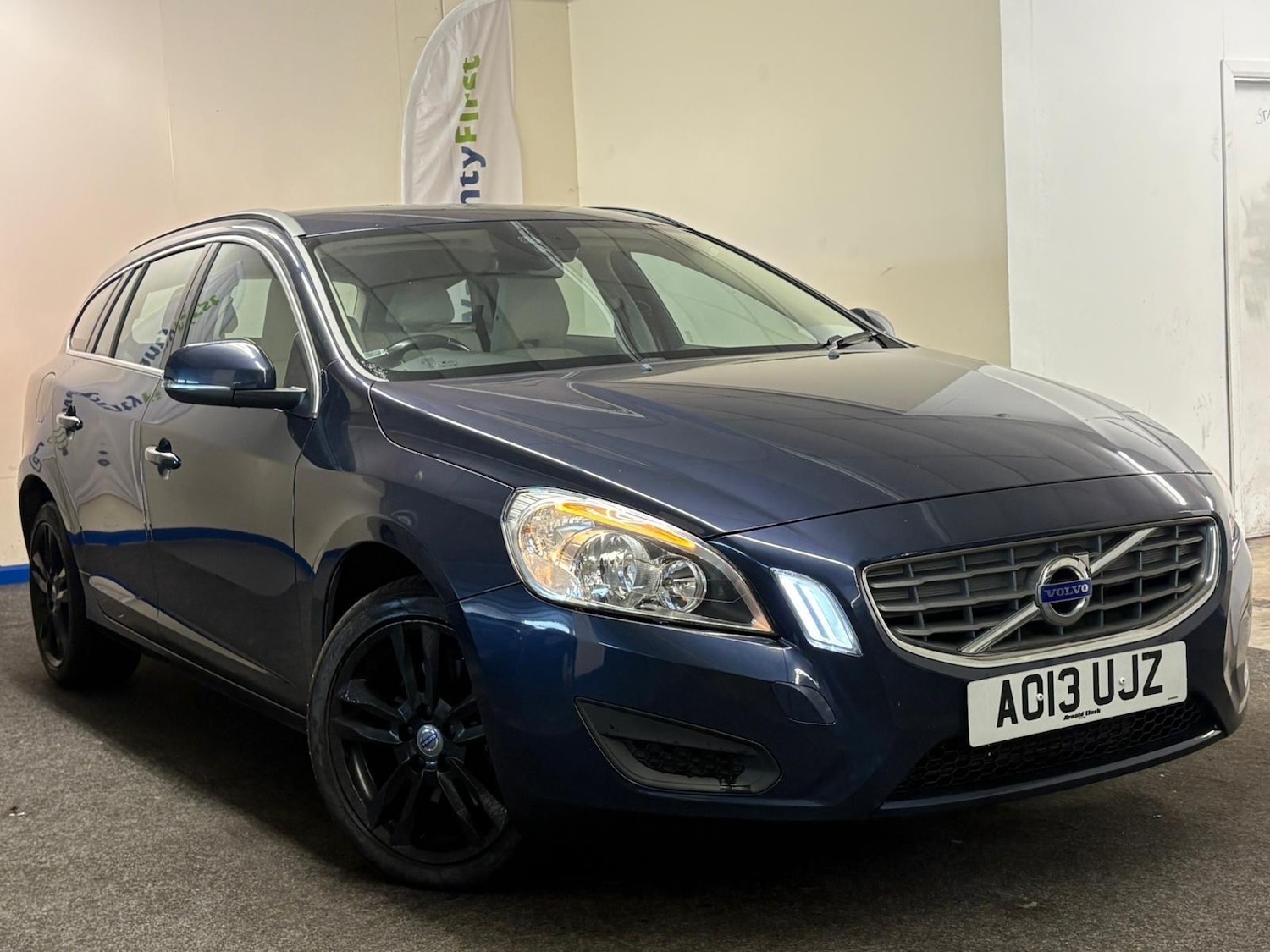 Used Volvo V60 2013 for sale - 76623231: Photo 1