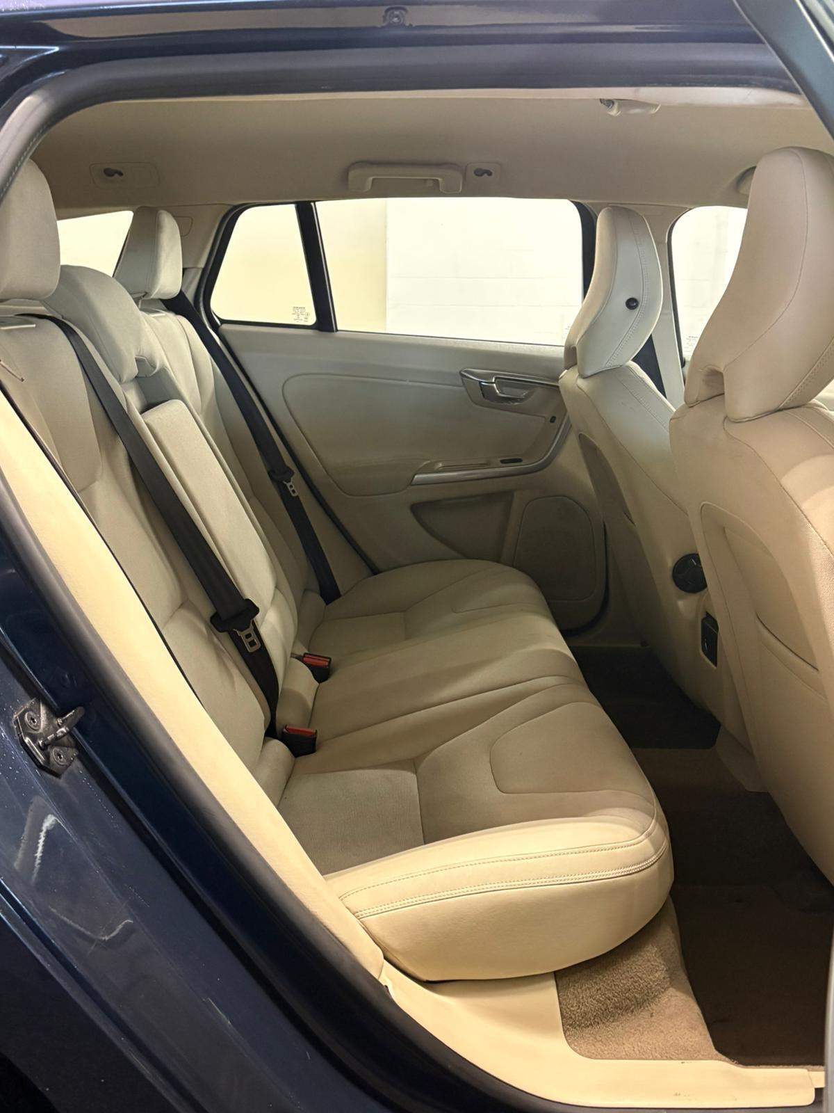 Used Volvo V60 2013 for sale - 76623231: Photo 10