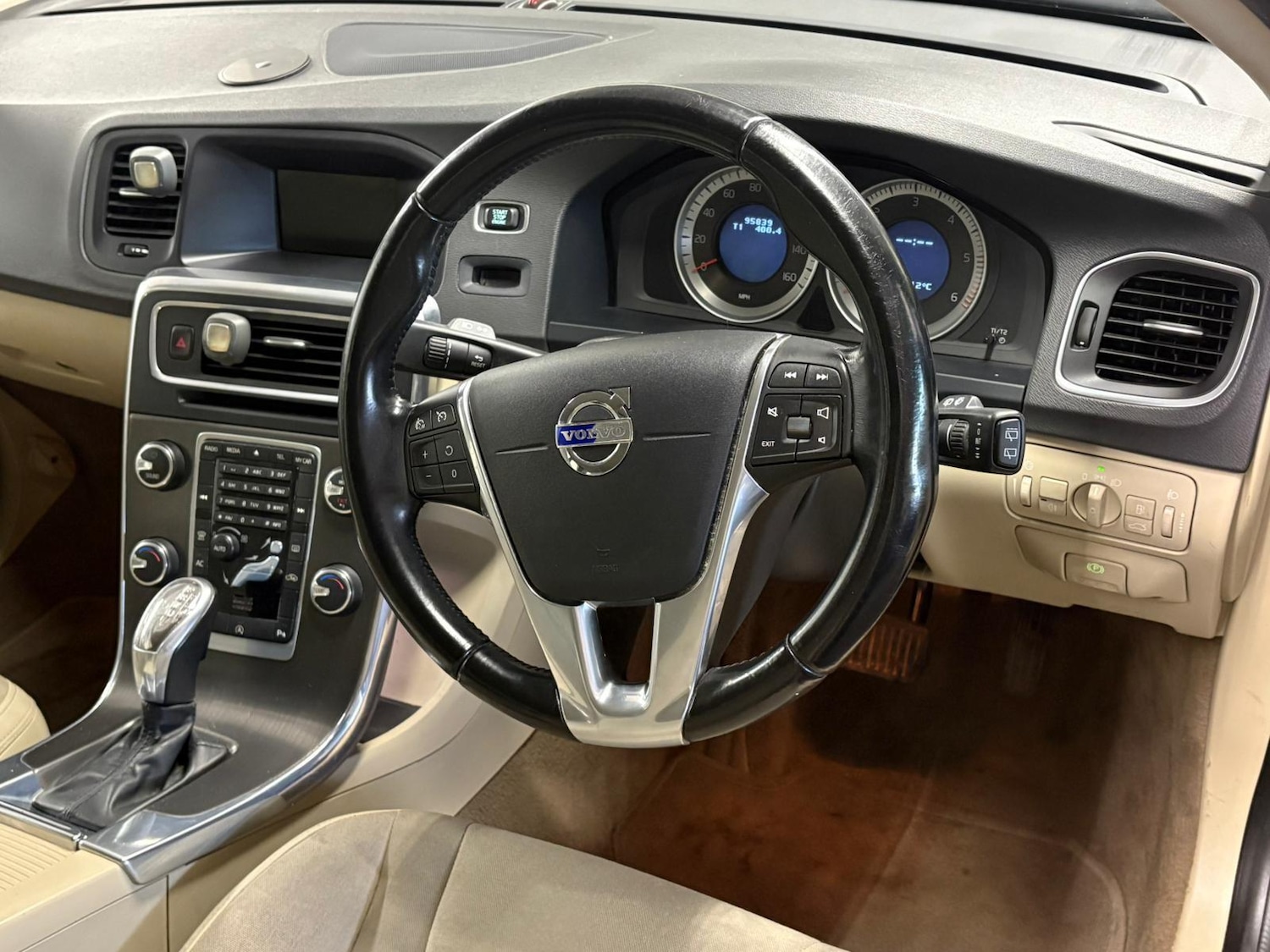 Used Volvo V60 2013 for sale - 76623231: Photo 12