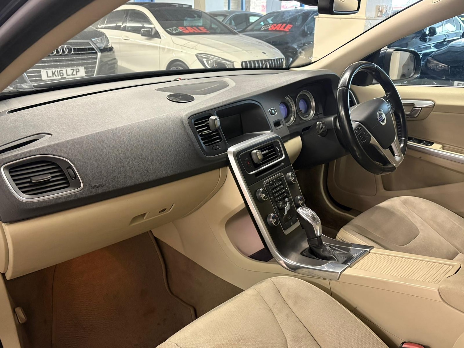 Used Volvo V60 2013 for sale - 76623231: Photo 15