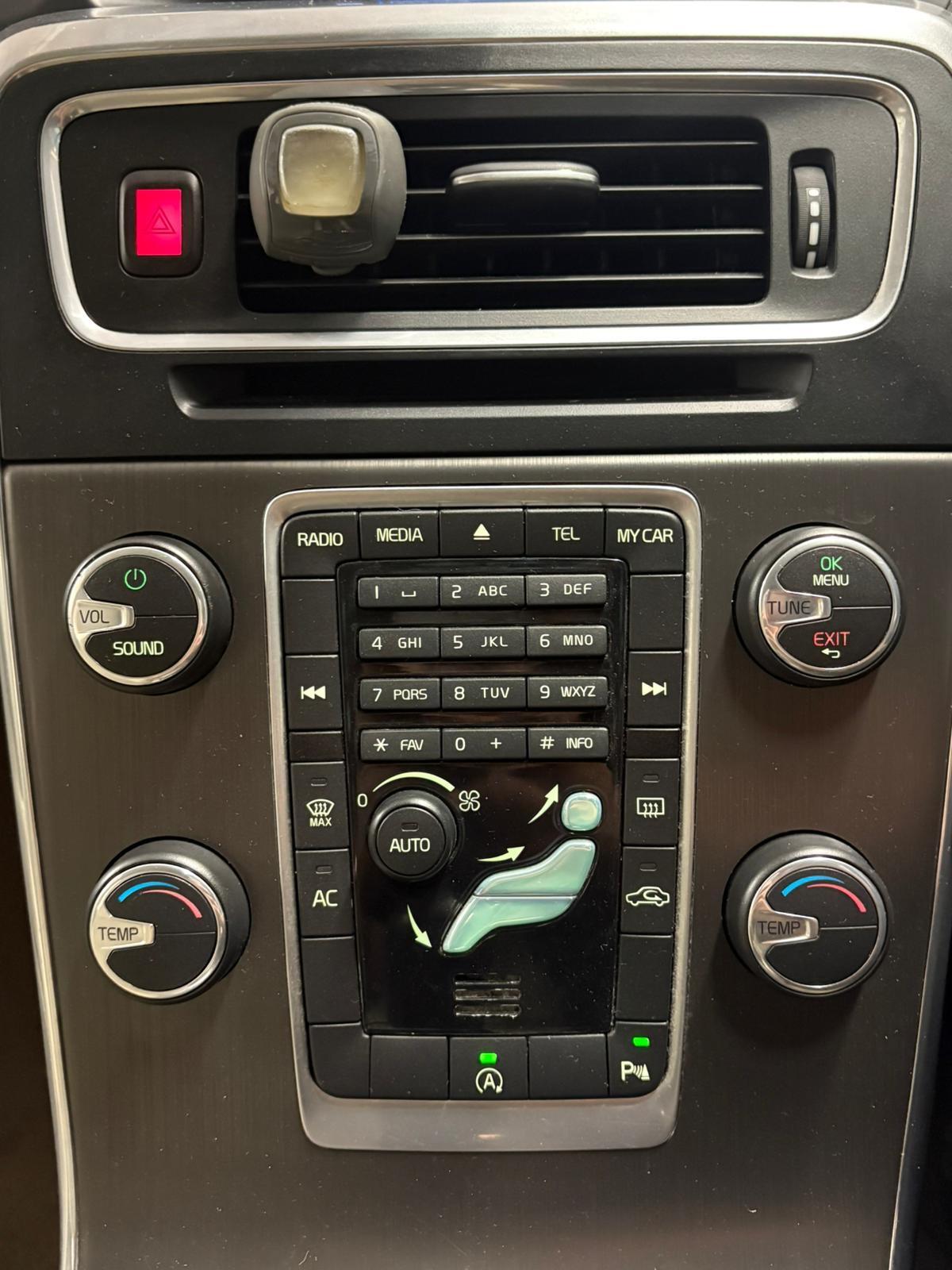 Used Volvo V60 2013 for sale - 76623231: Photo 16