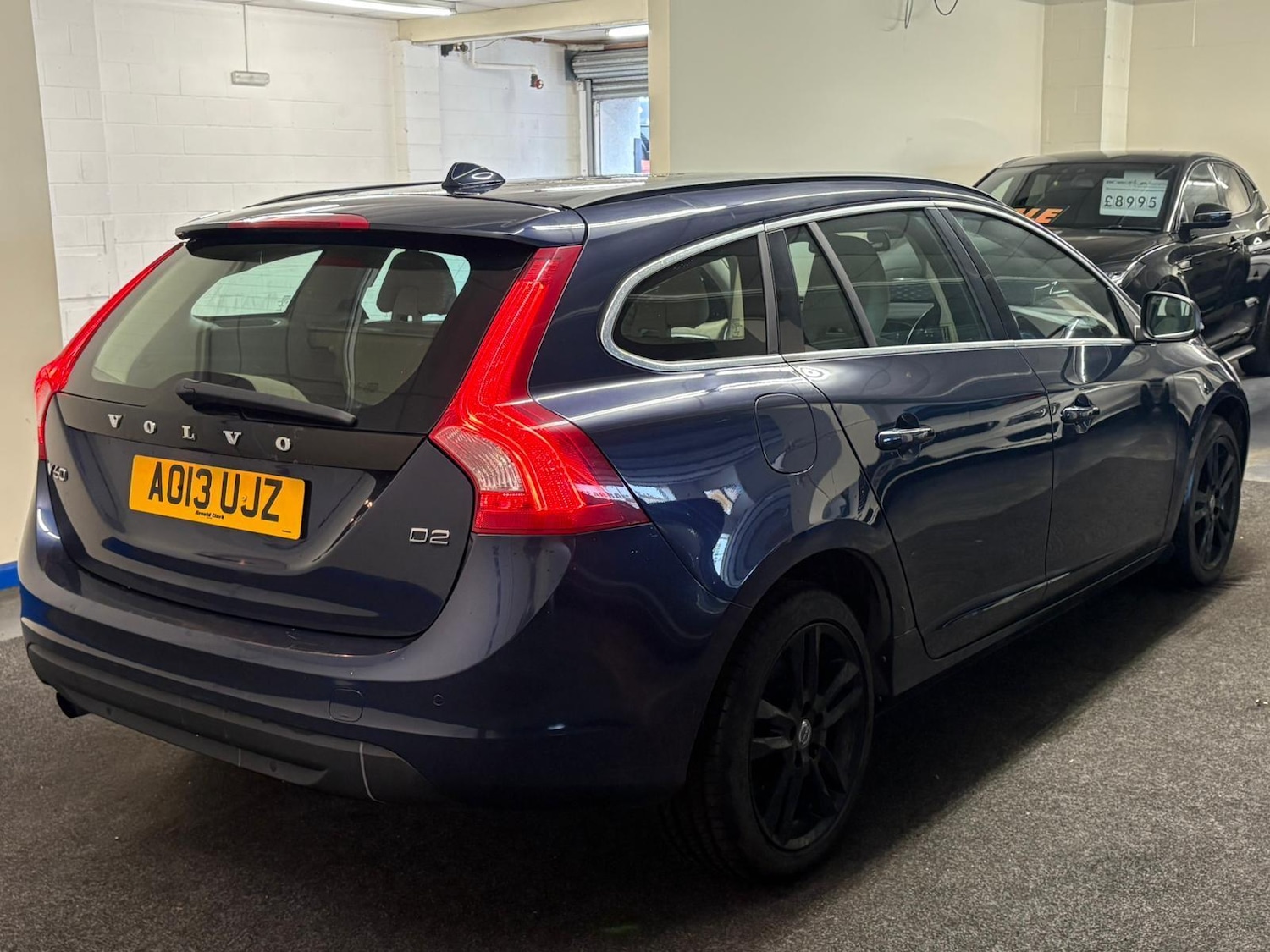 Used Volvo V60 2013 for sale - 76623231: Photo 3