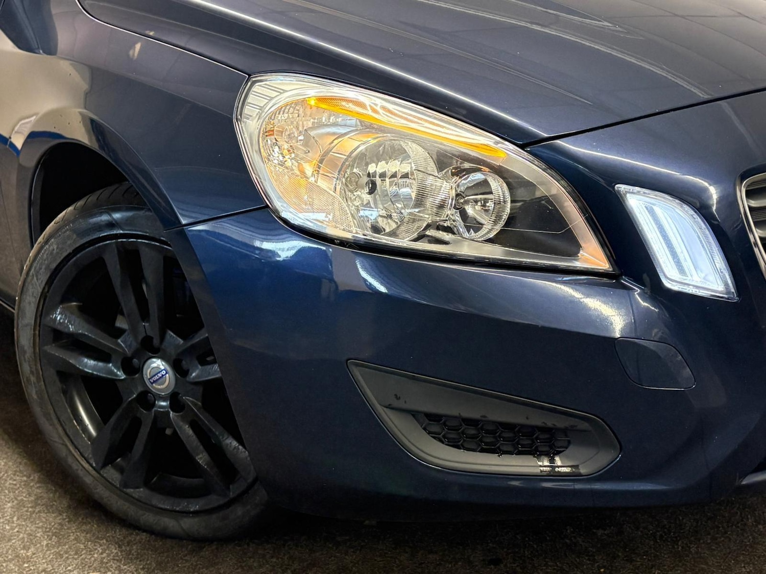 Used Volvo V60 2013 for sale - 76623231: Photo 4