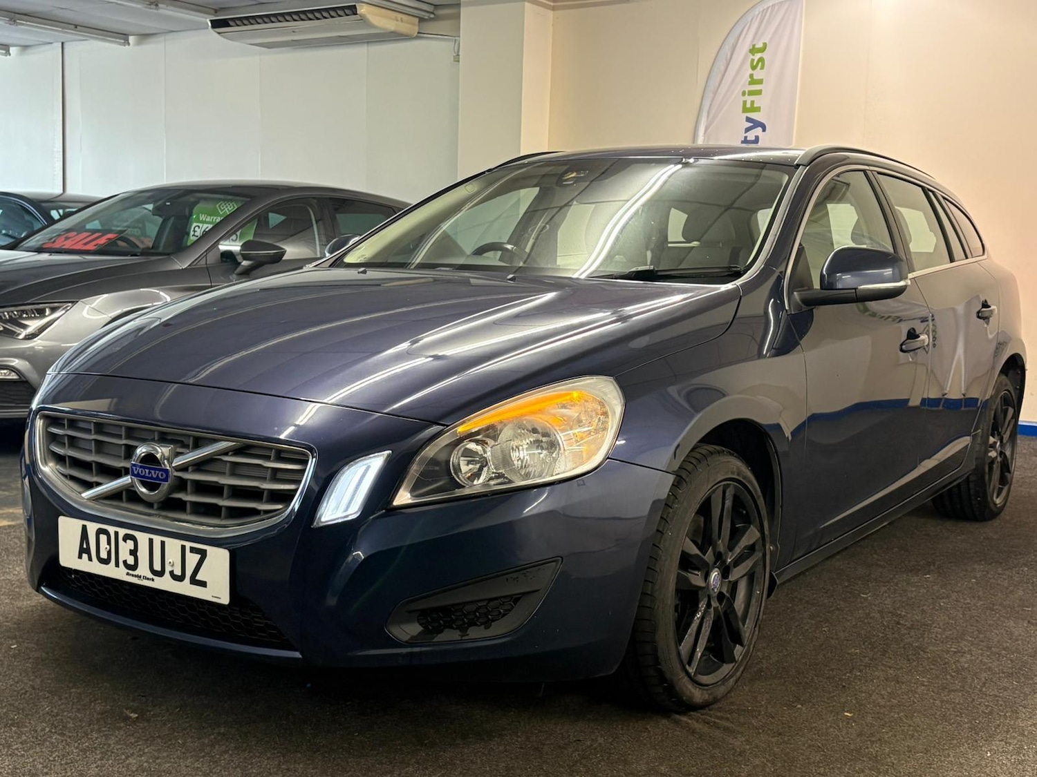 Used Volvo V60 2013 for sale - 76623231: Photo 5