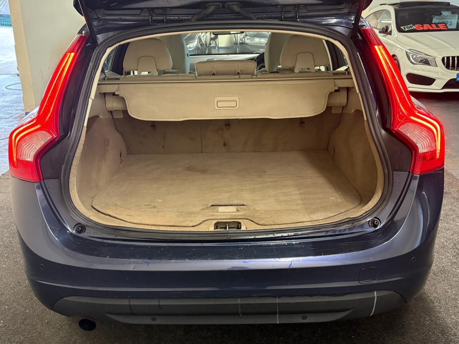 Used Volvo V60 2013 for sale - 76623231: Photo 7