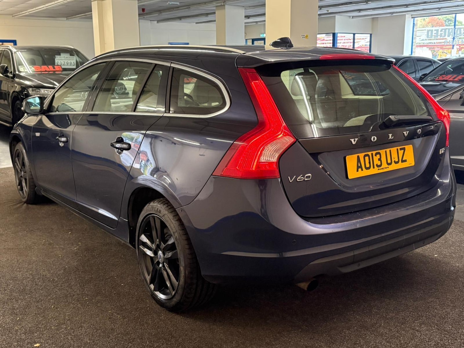 Used Volvo V60 2013 for sale - 76623231: Photo 8