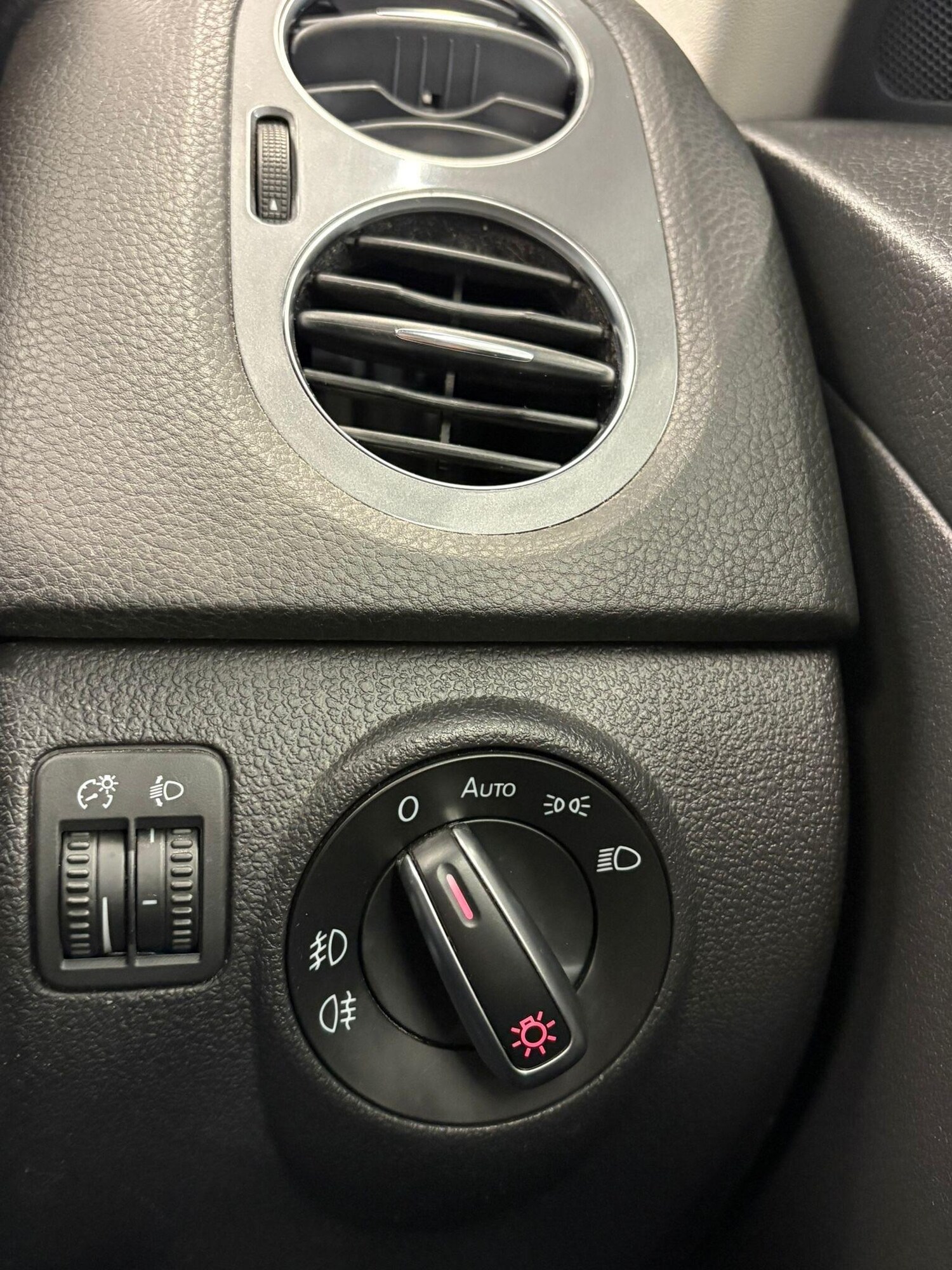 Used Volkswagen Tiguan for sale - 78127603: Photo 17