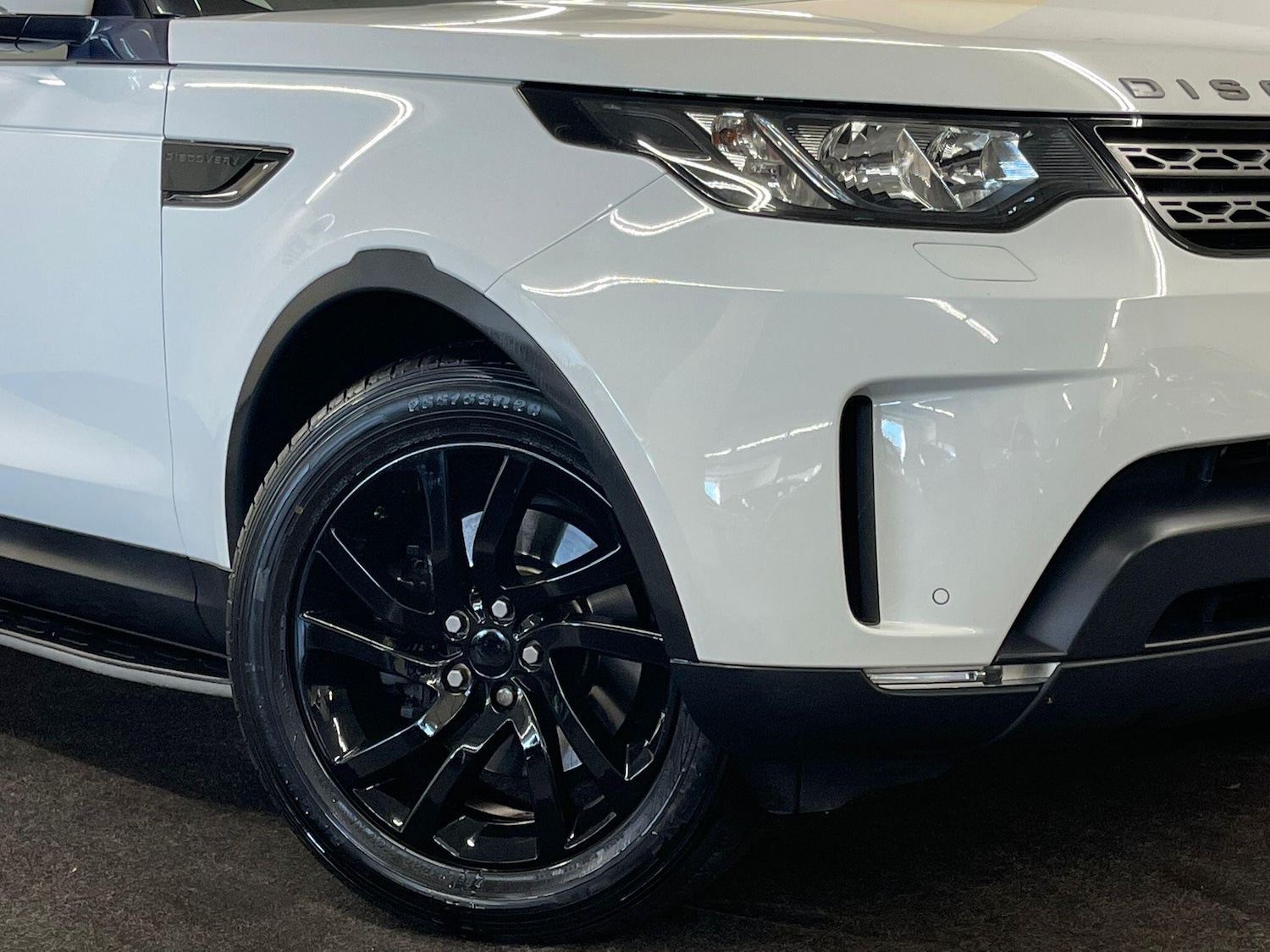 Used Land Rover Discovery 2017 for sale - 76996523: Photo 2