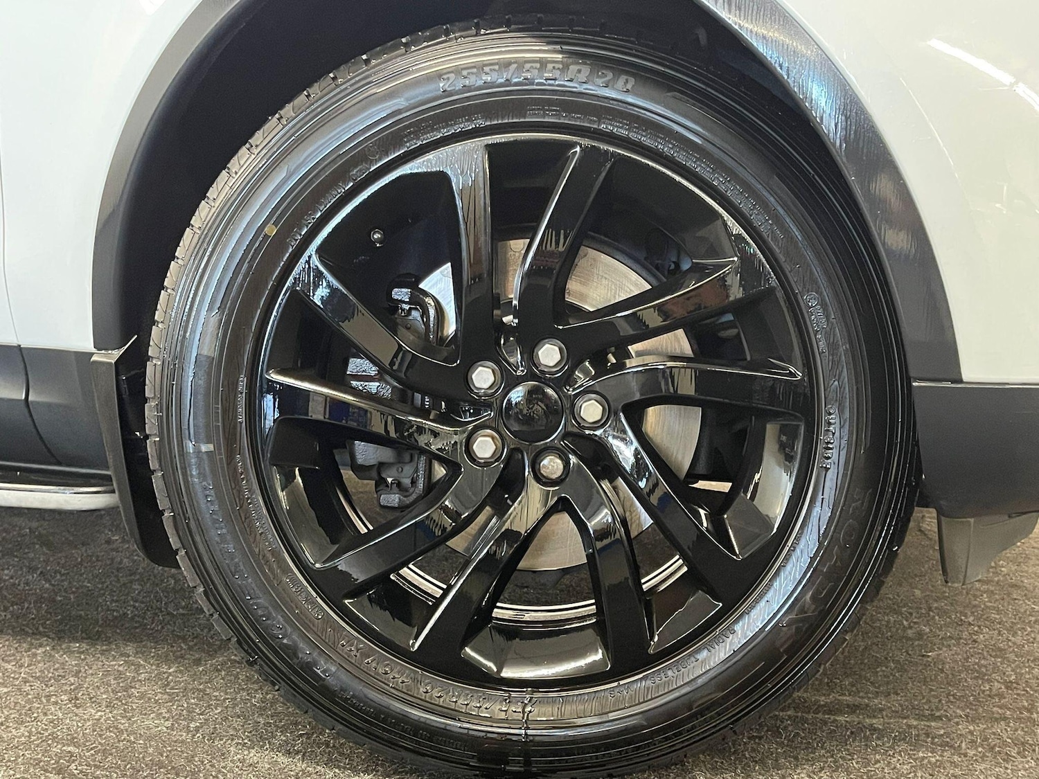 Used Land Rover Discovery 2017 for sale - 76996523: Photo 3