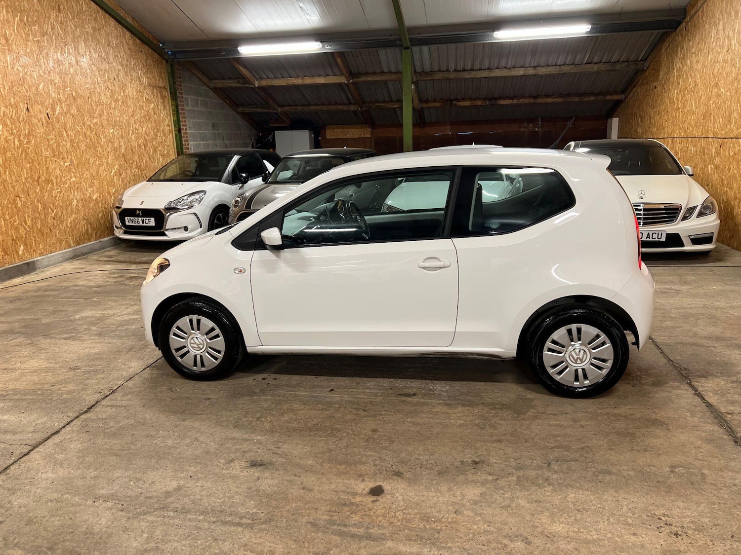 Used Volkswagen up! 2016 for sale - 76592560: Photo 5