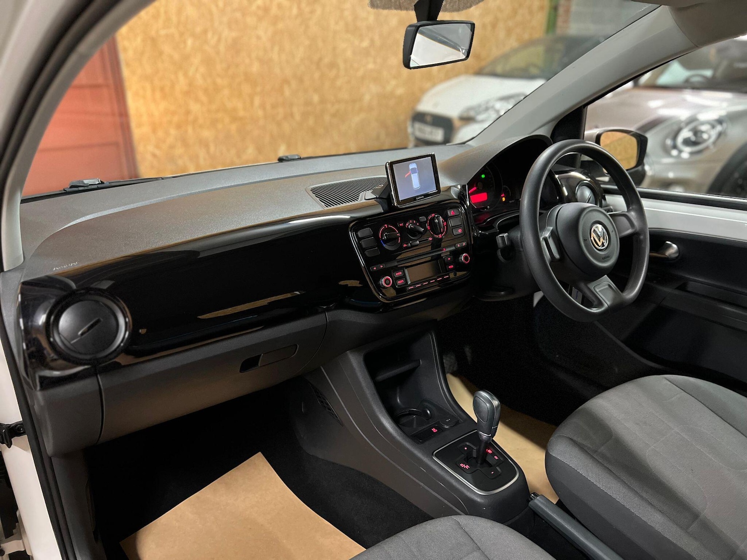 Used Volkswagen up! 2016 for sale - 76592560: Photo 9