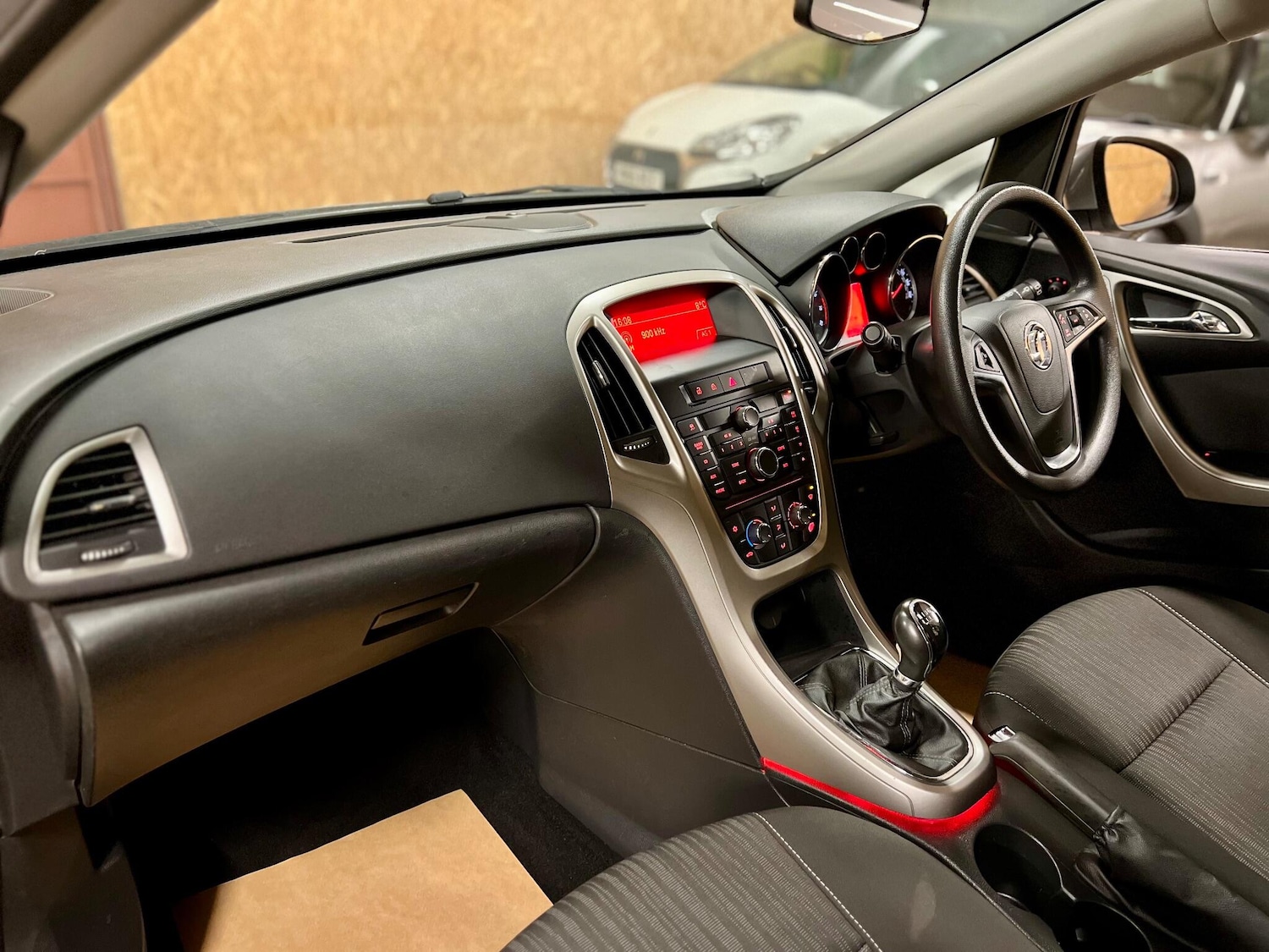 Used Vauxhall Astra 2012 for sale - 77049820: Photo 11