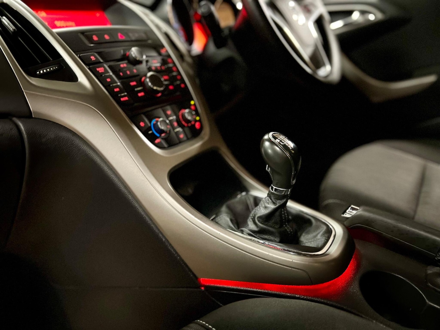 Used Vauxhall Astra 2012 for sale - 77049820: Photo 12