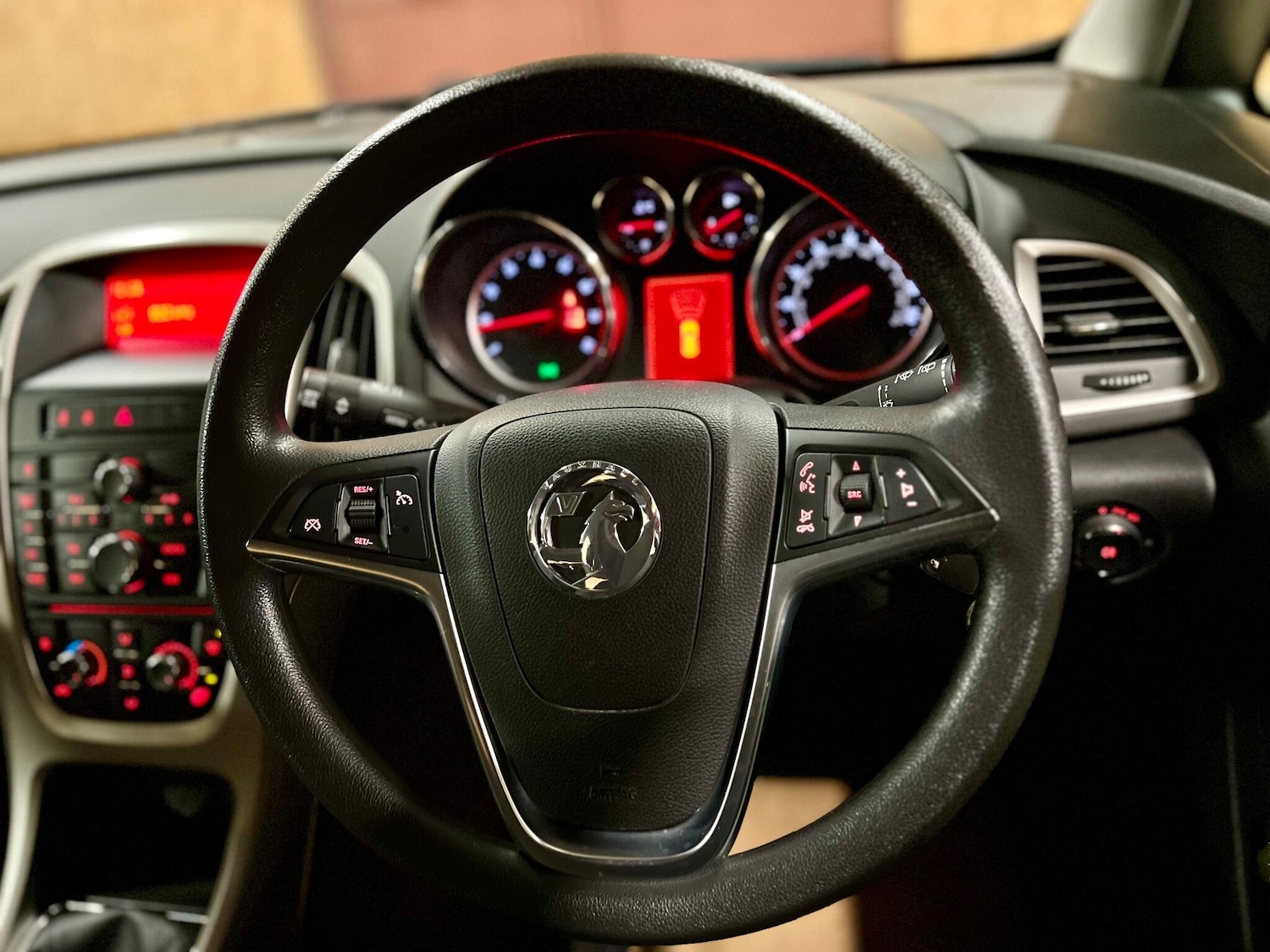 Used Vauxhall Astra 2012 for sale - 77049820: Photo 21