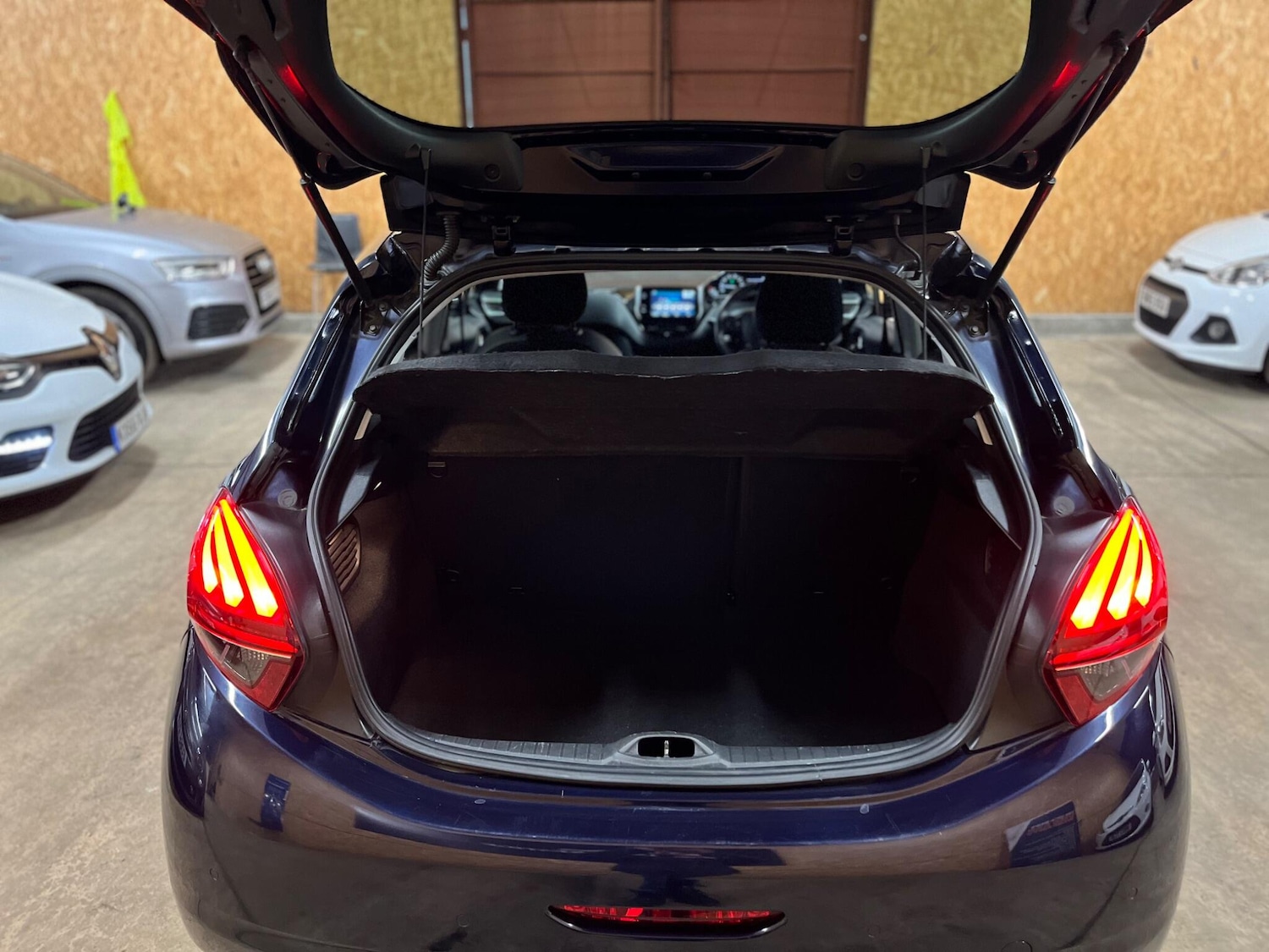 Used Peugeot 208 2018 for sale - 78086115: Photo 15