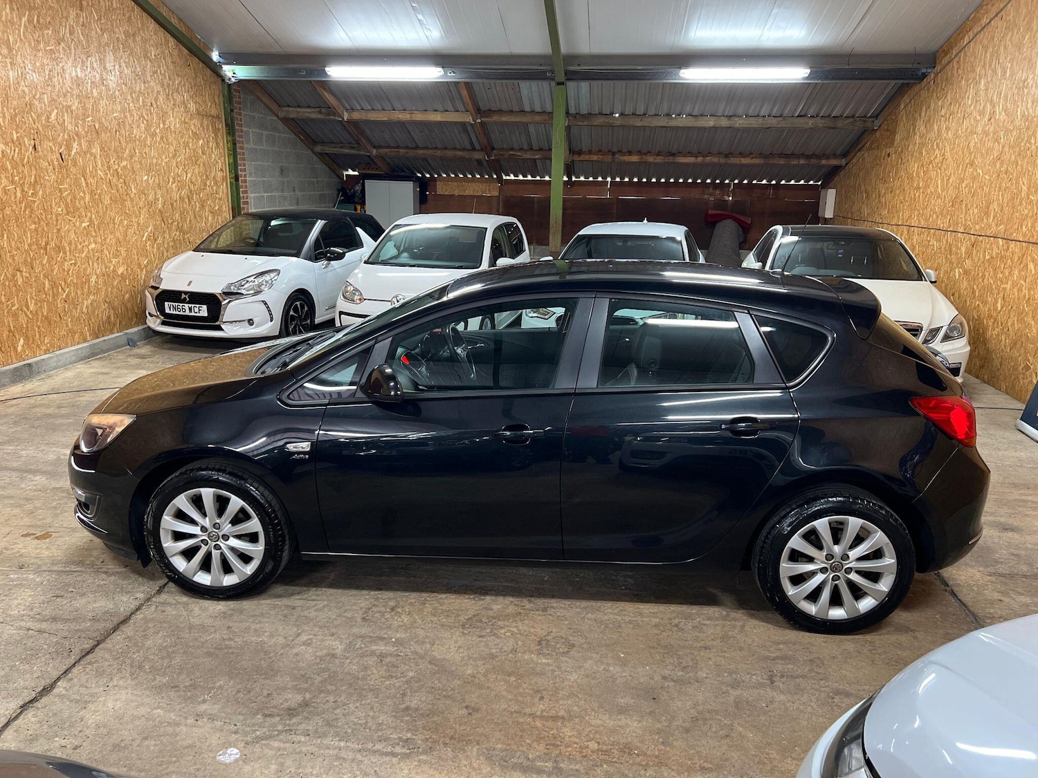 Used Vauxhall Astra 2012 for sale - 76377565: Photo 5