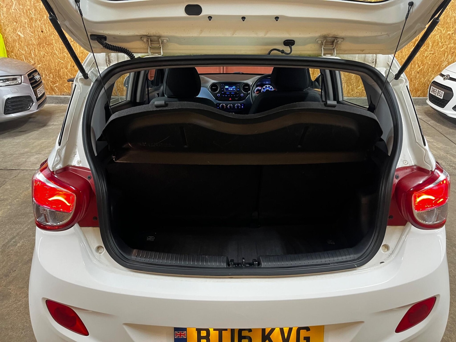 Used Hyundai i10 2016 for sale - 77898529: Photo 9