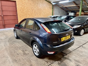 Used Ford Focus 2010 for sale - 75904540: Photo