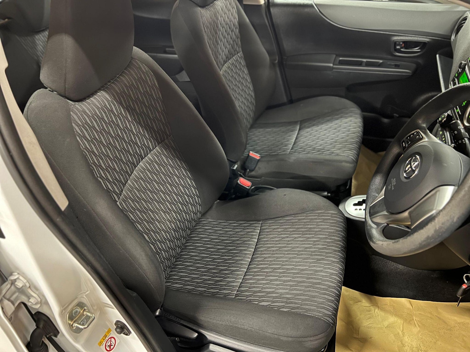 Used Toyota Yaris 2013 for sale - 76189885: Photo 11