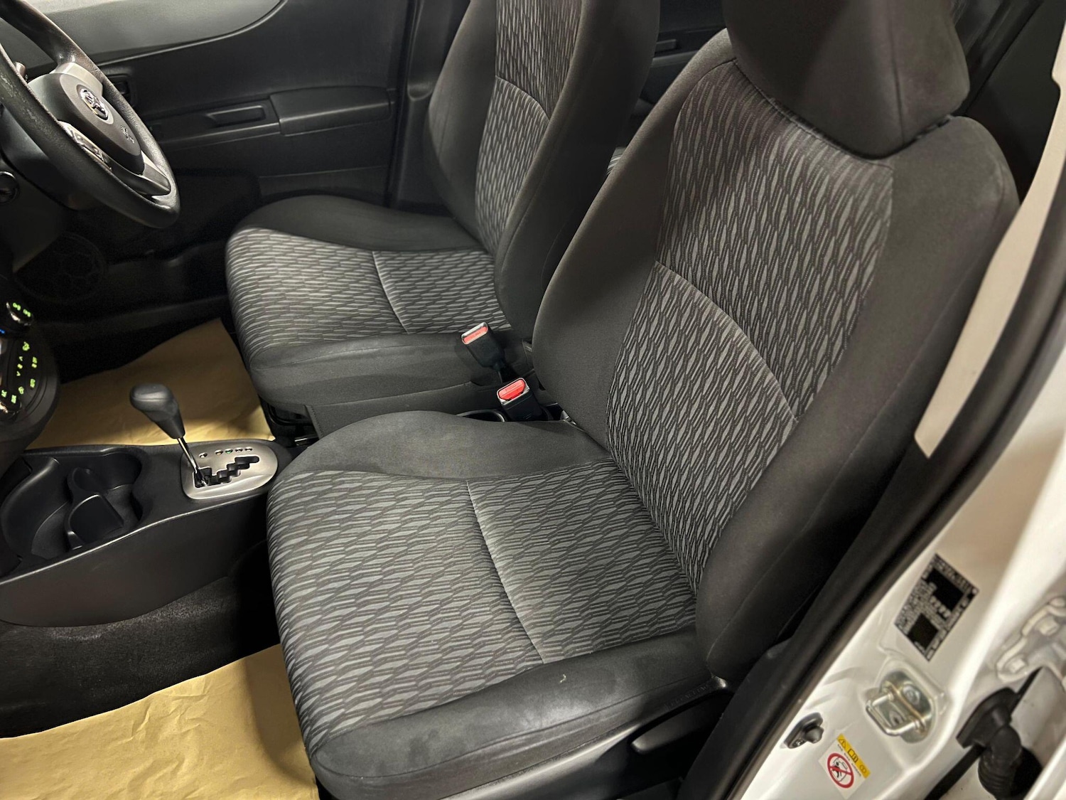 Used Toyota Yaris 2013 for sale - 76189885: Photo 19