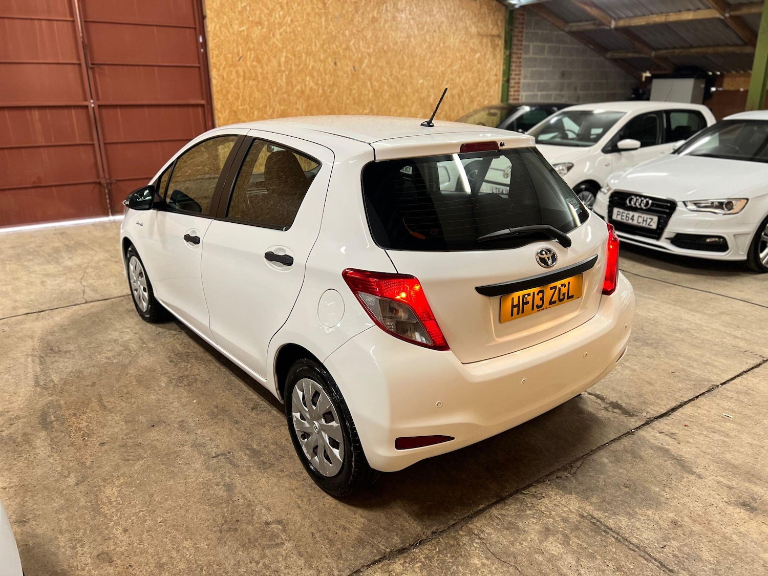 Used Toyota Yaris 2013 for sale - 76189885: Photo 4