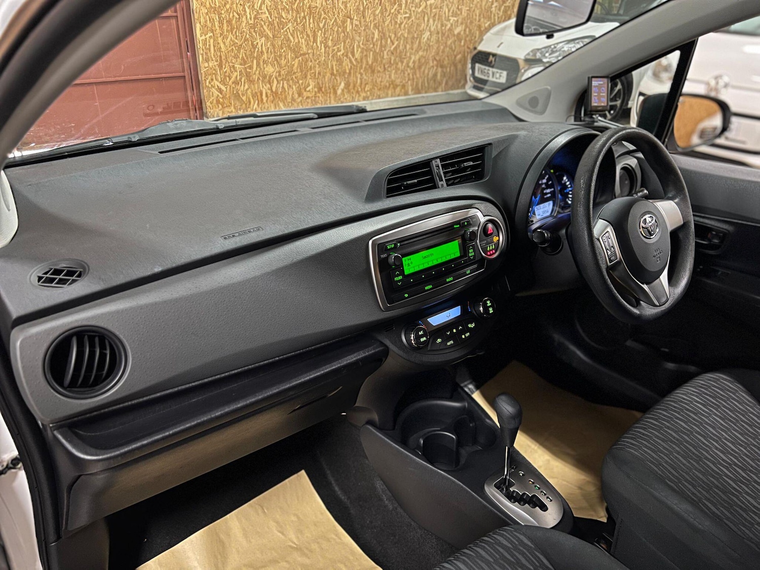 Used Toyota Yaris 2013 for sale - 76189885: Photo 9