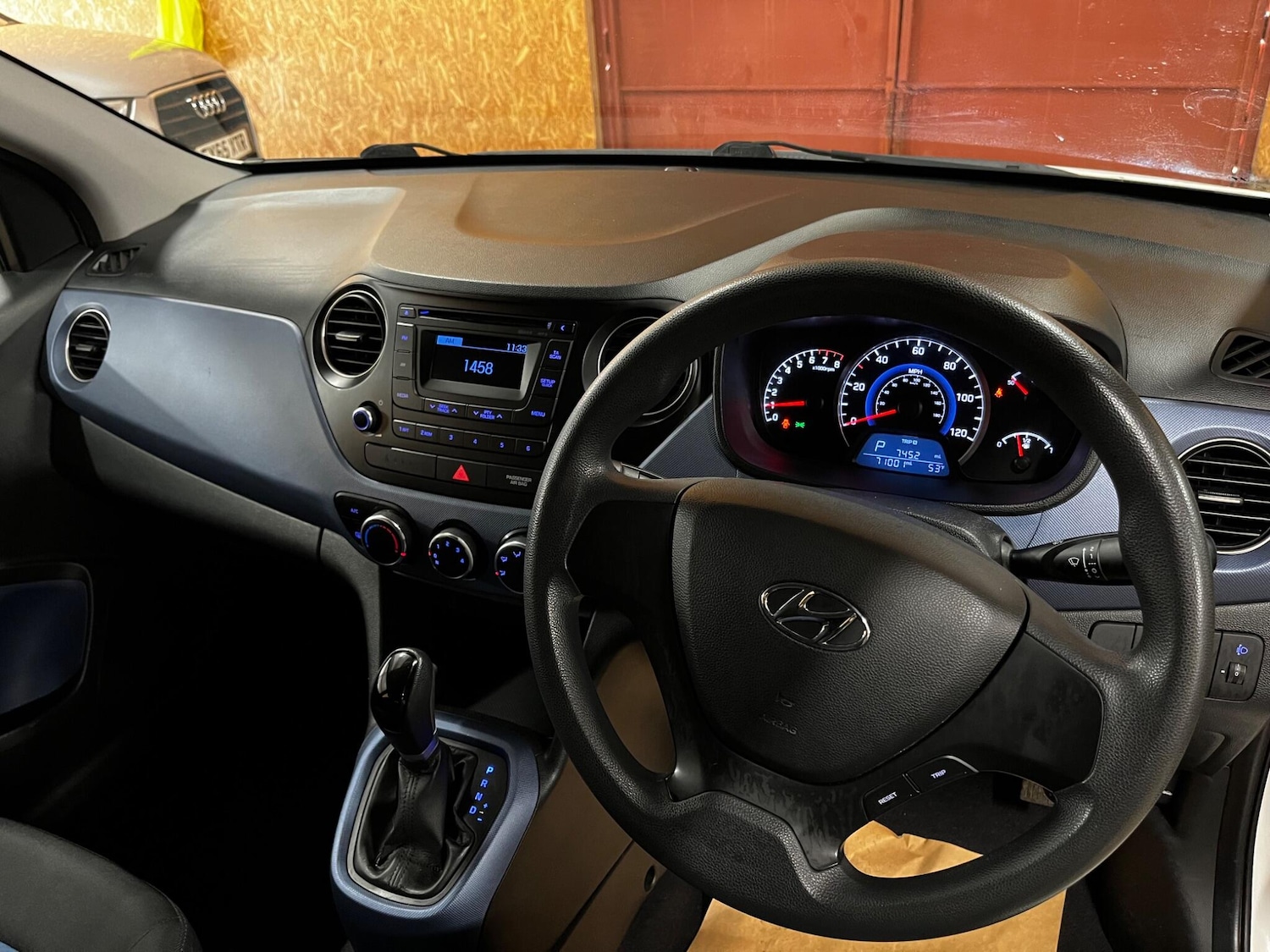 Used Hyundai i10 2015 for sale - 77564634: Photo 11