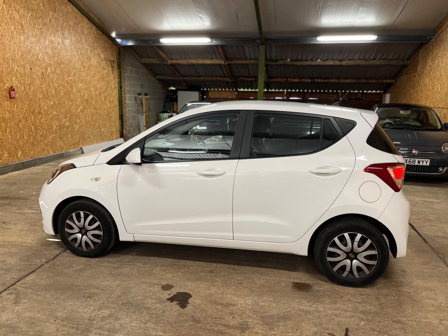 Used Hyundai i10 2015 for sale - 77564634: Photo 4
