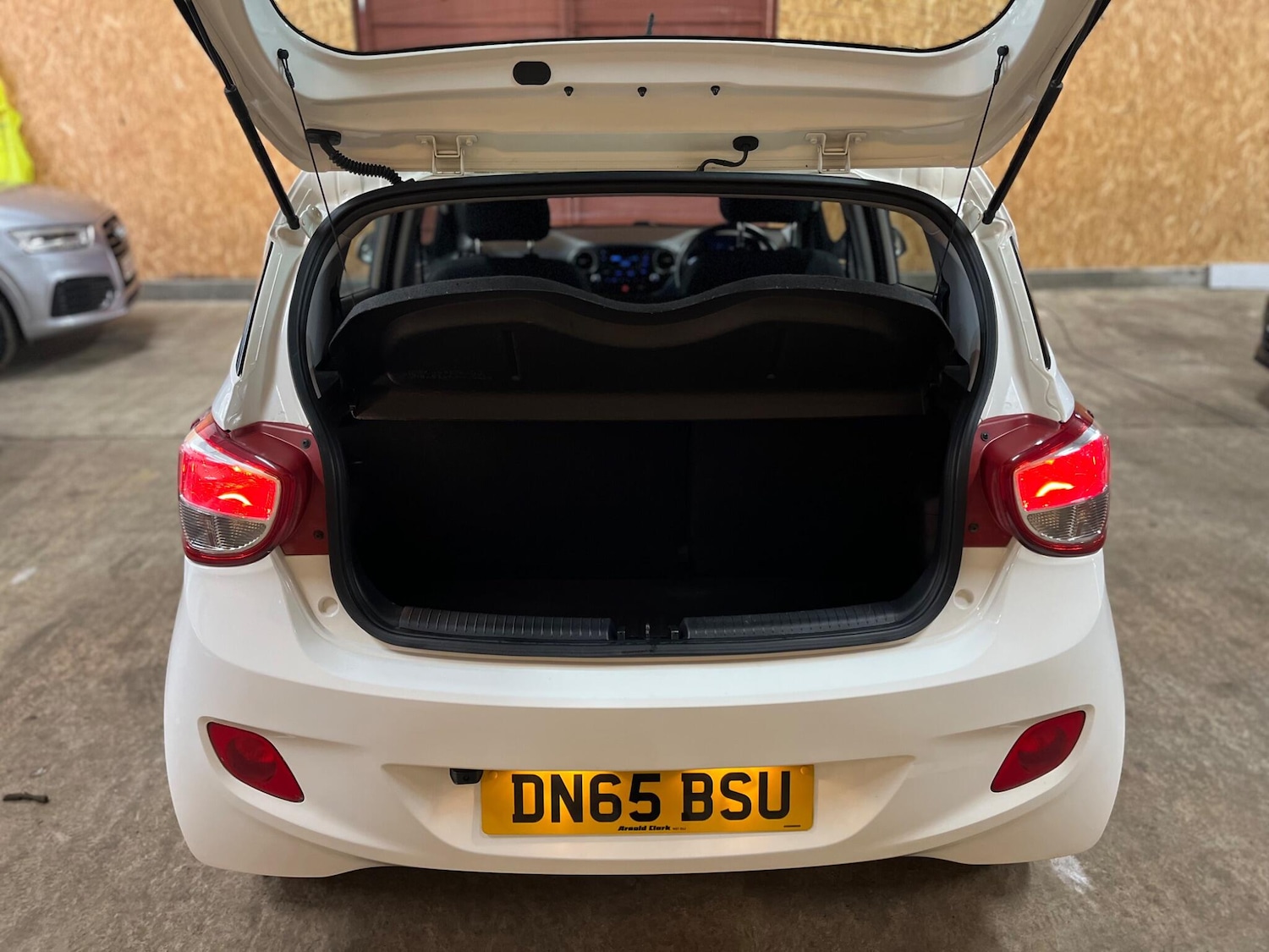 Used Hyundai i10 2015 for sale - 77564634: Photo 9