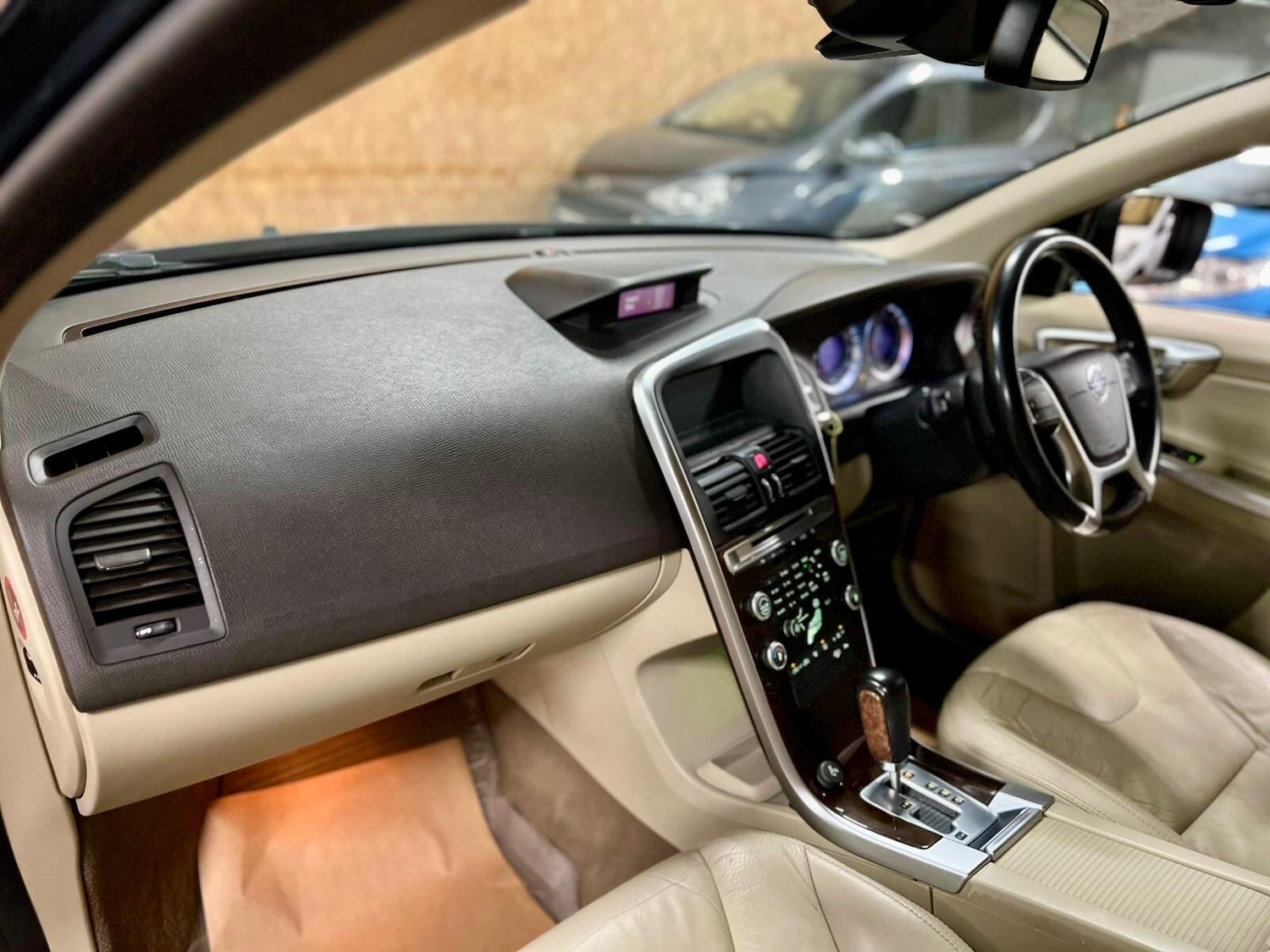 Used Volvo XC60 2010 for sale - 77633044: Photo 15