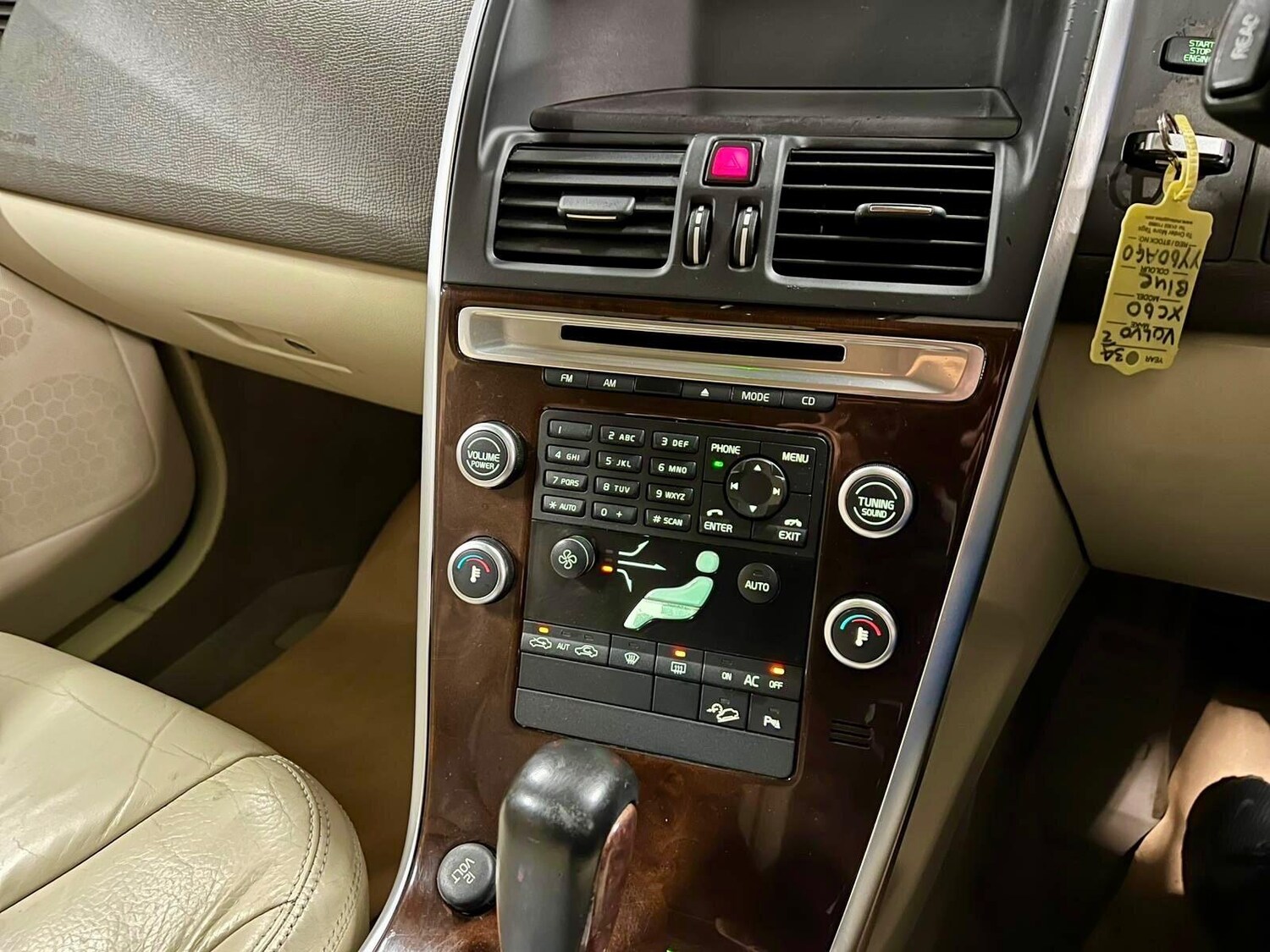 Used Volvo XC60 2010 for sale - 77633044: Photo 24