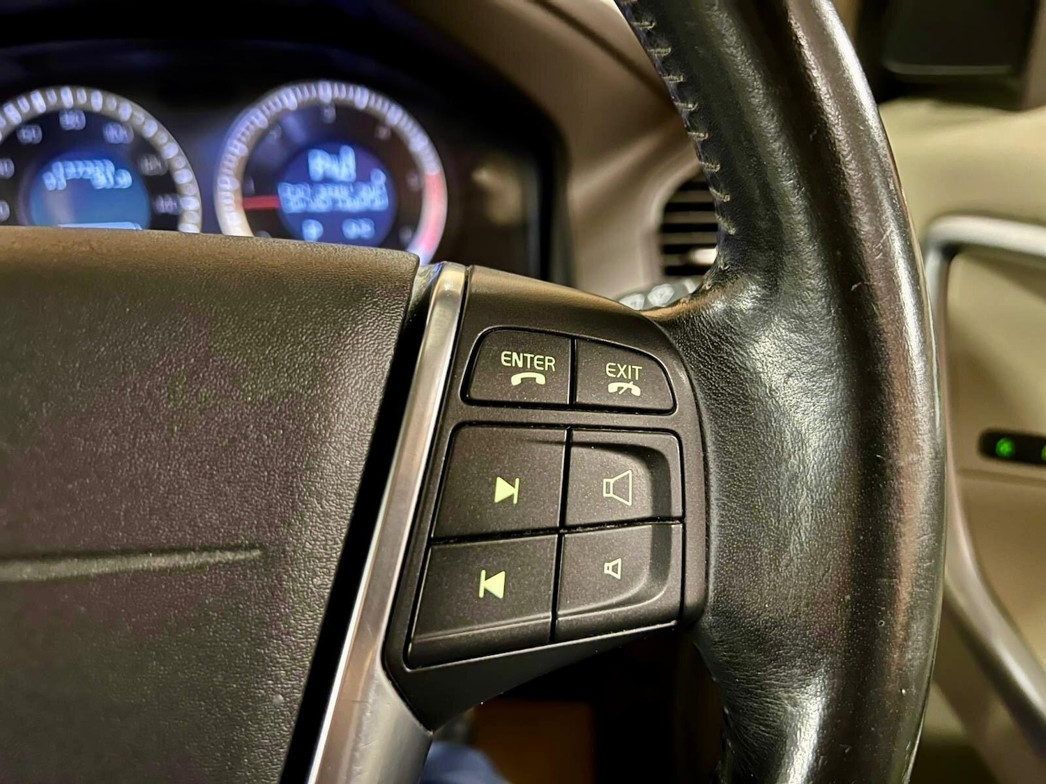 Used Volvo XC60 2010 for sale - 77633044: Photo 26