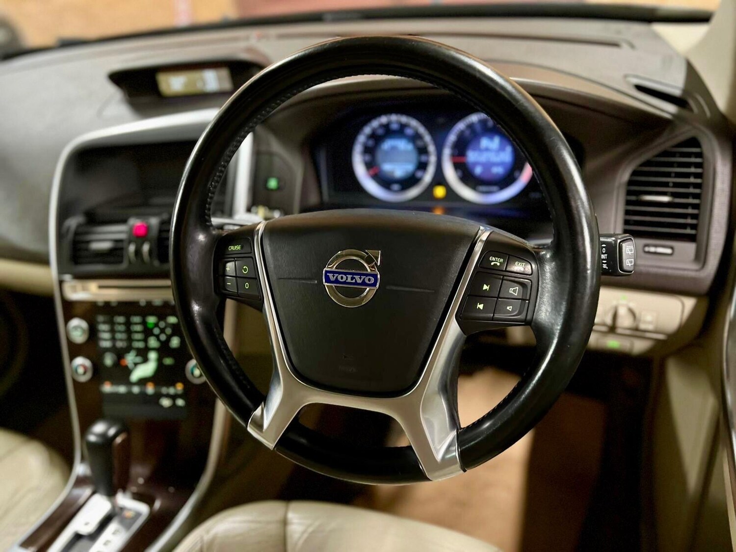 Used Volvo XC60 2010 for sale - 77633044: Photo 29