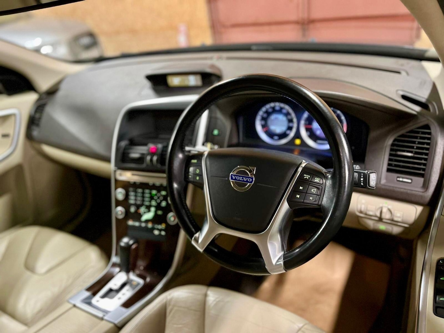 Used Volvo XC60 2010 for sale - 77633044: Photo 33