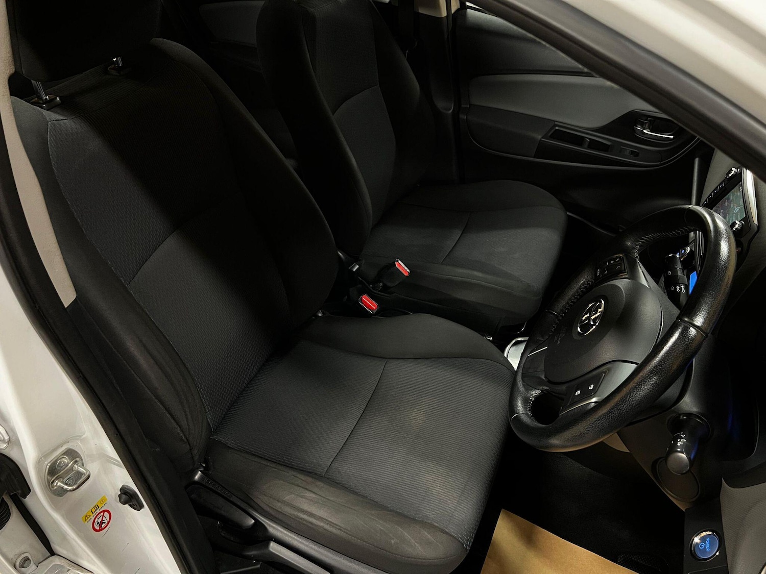 Used Toyota Yaris 2015 for sale - 76380714: Photo 12