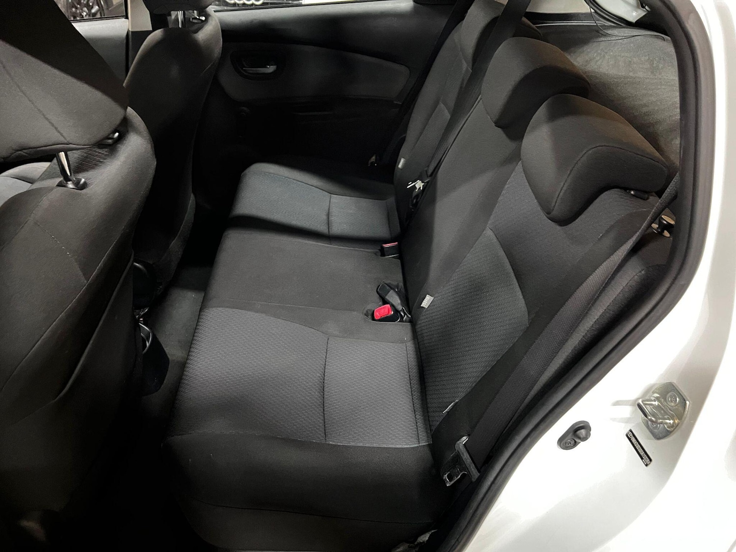 Used Toyota Yaris 2015 for sale - 76380714: Photo 15