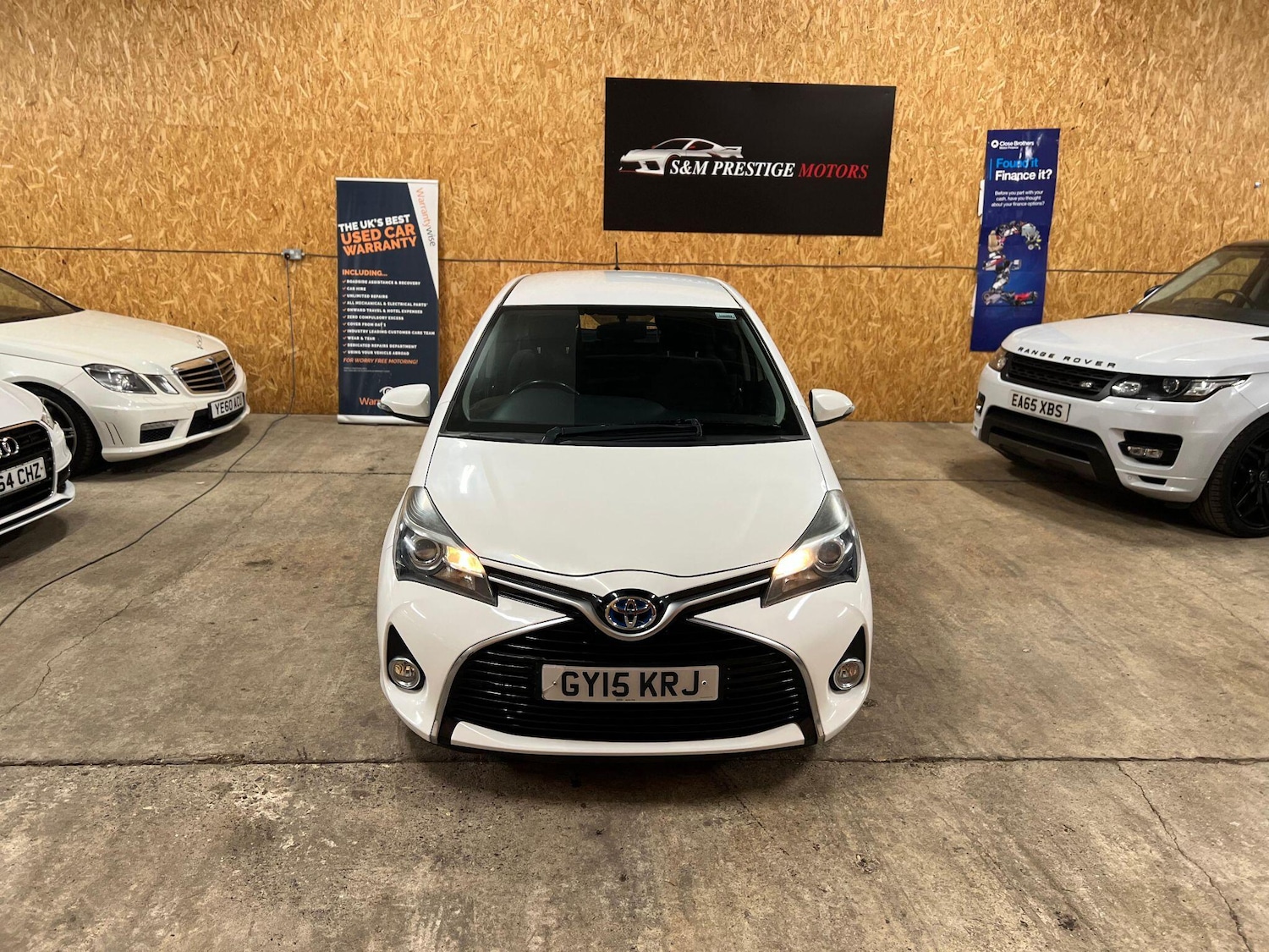 Used Toyota Yaris 2015 for sale - 76380714: Photo 2