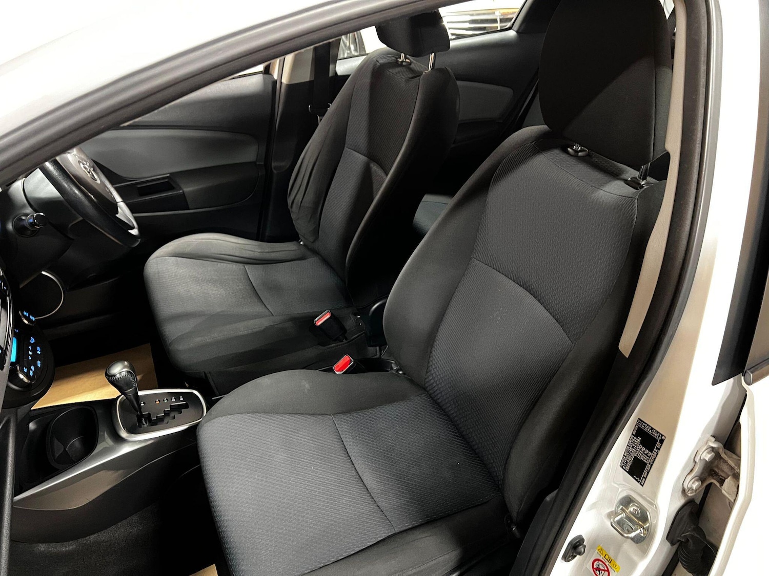 Used Toyota Yaris 2015 for sale - 76380714: Photo 23