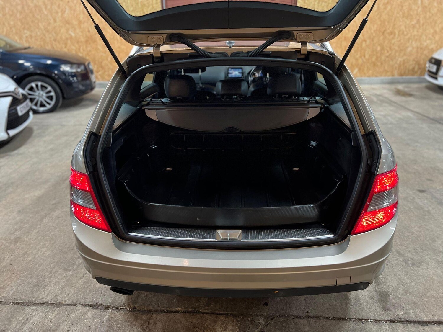 Used Mercedes-Benz C Class 2008 for sale - 76381104: Photo 19