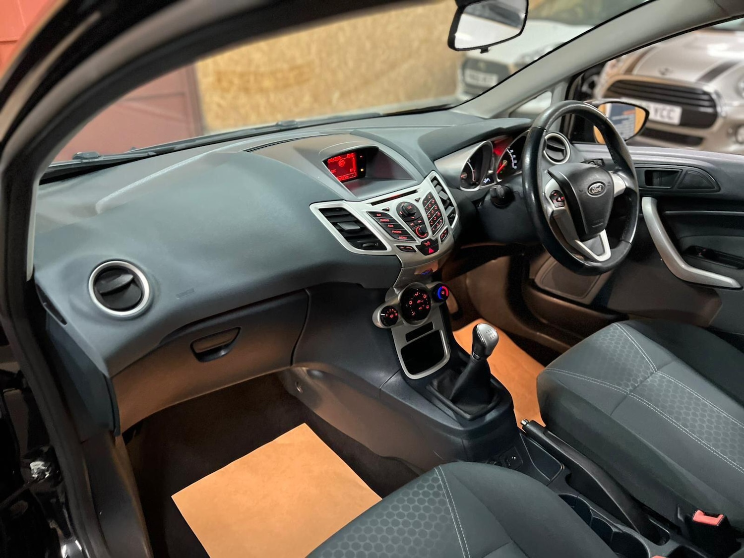 Used Ford Fiesta 2011 for sale - 76527981: Photo 9