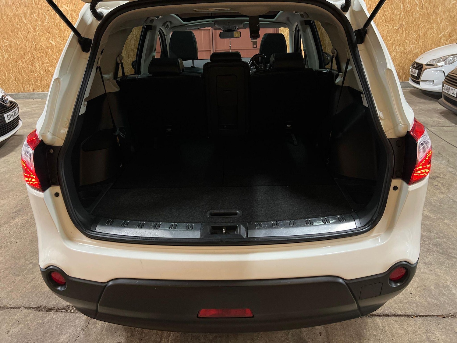 Used Nissan Qashqai+2 2013 for sale - 76549950: Photo 20