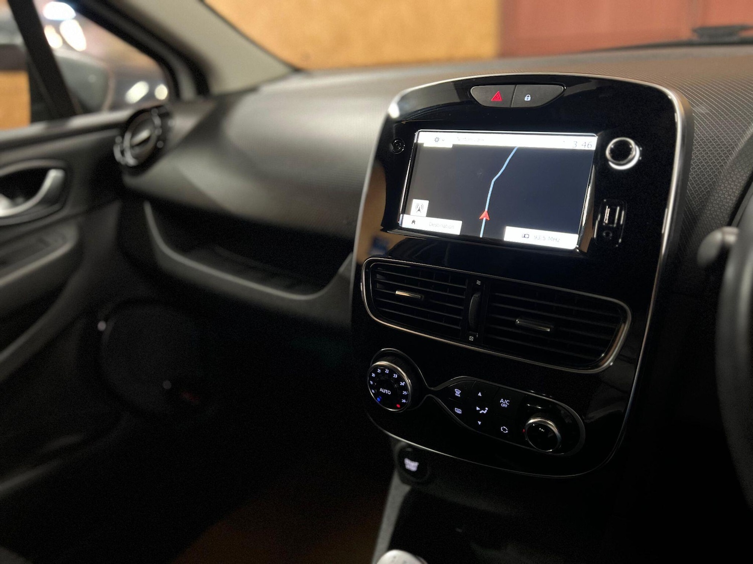 Used Renault Clio 2018 for sale - 76522021: Photo 10