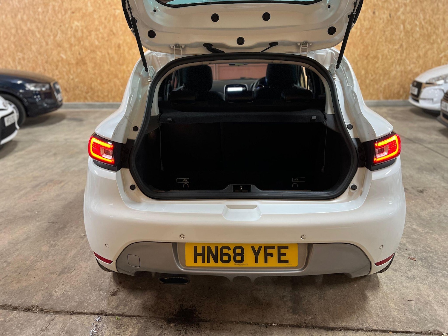 Used Renault Clio 2018 for sale - 76992544: Photo 24