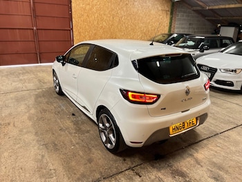 Used Renault Clio 2018 for sale - 76992544: Photo