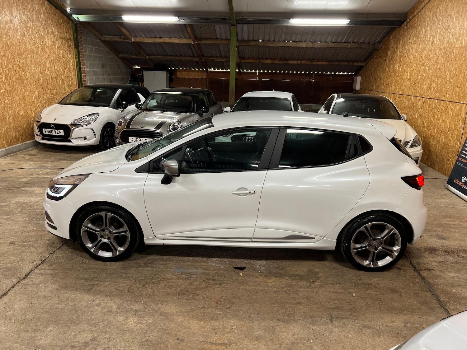 Used Renault Clio 2018 for sale - 76992544: Photo 5